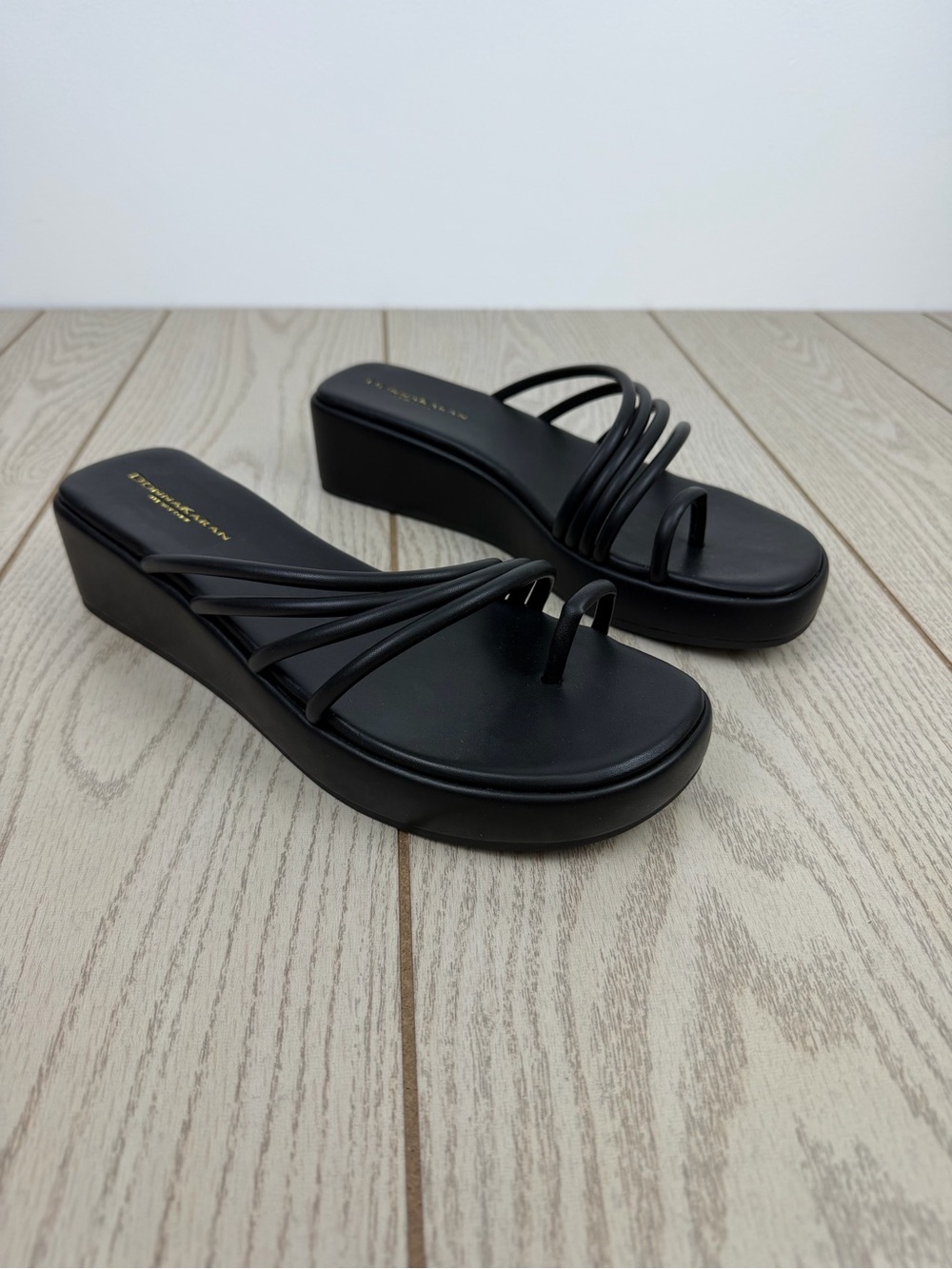 Donna Karan New York Women's Hanalyn Strappy Wedge Sandals US10 Black $160